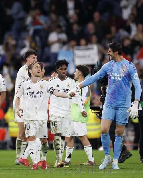 皇马1+1合同报价拉莫斯降薪续约 曼城虎视眈眈